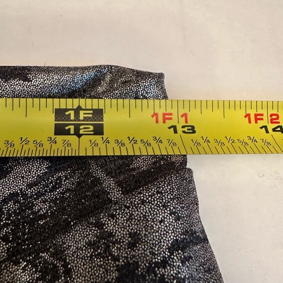 Lululemon Moment To Movement Tight 32” Size 8 Gray Foil Stirrup Legs Yoga - Picture 9 of 9